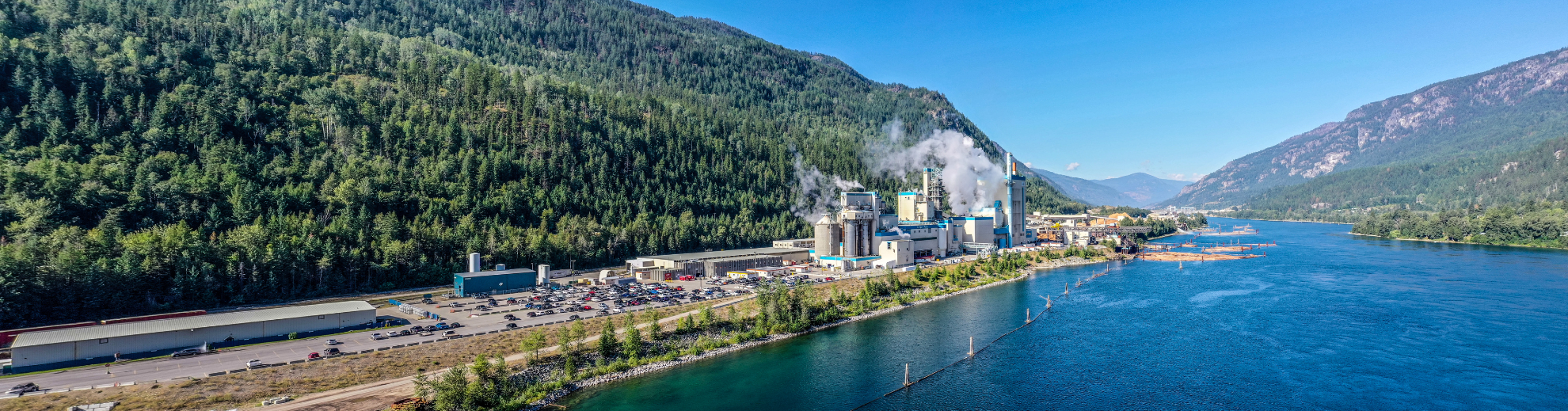 Mercer Celgar Zellstoffwerk in Castlegar, BC Landschaftsaufnahme.